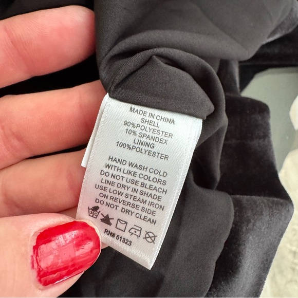 Like new! 1. STATE Revolve Velvet Tuxedo Blazer Unique Collar Color: Rich Black - Picture 4 of 10